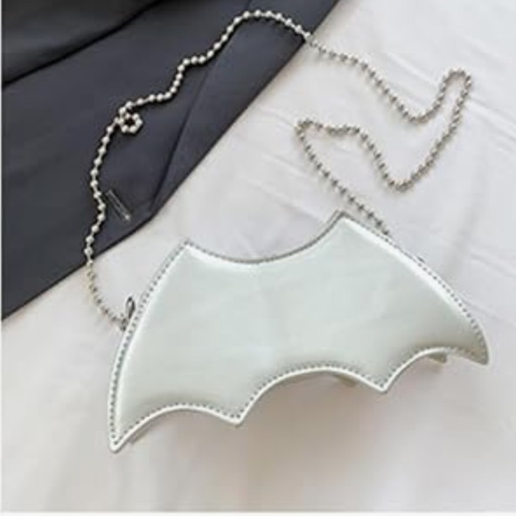 Spider Web Bat-Shaped Clutch new with free gift - Picture 8 of 10